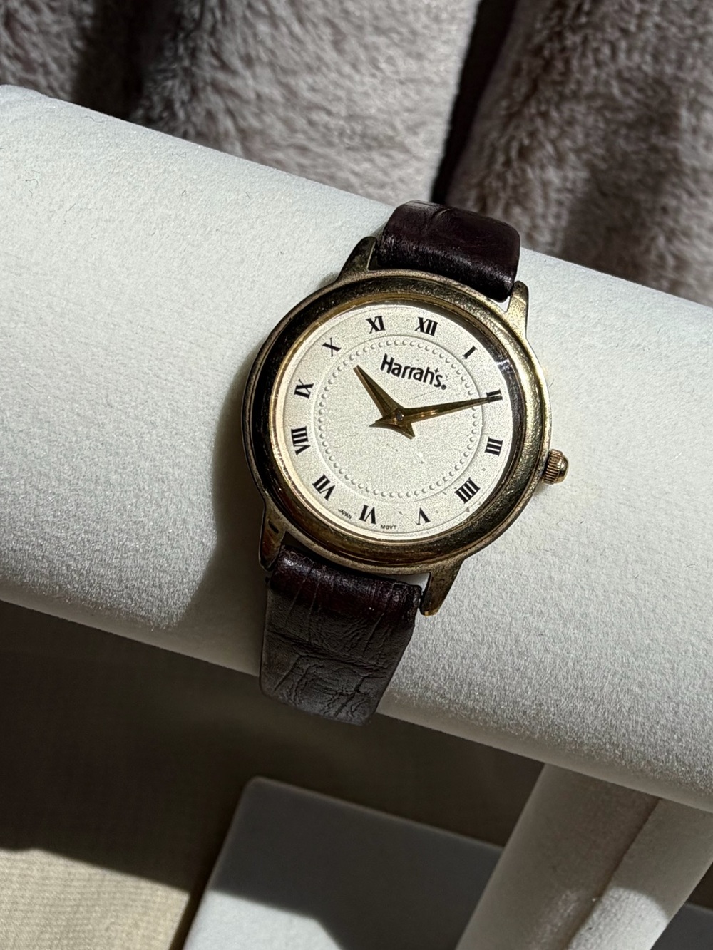 Vintage Harrah's Casino Promotional Watch – Gold Tone Quartz with Roman Numerals
